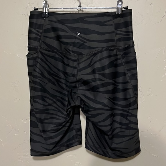 Zebra Striped Old Navy Active Powersoft Shorts - Picture 2 of 3